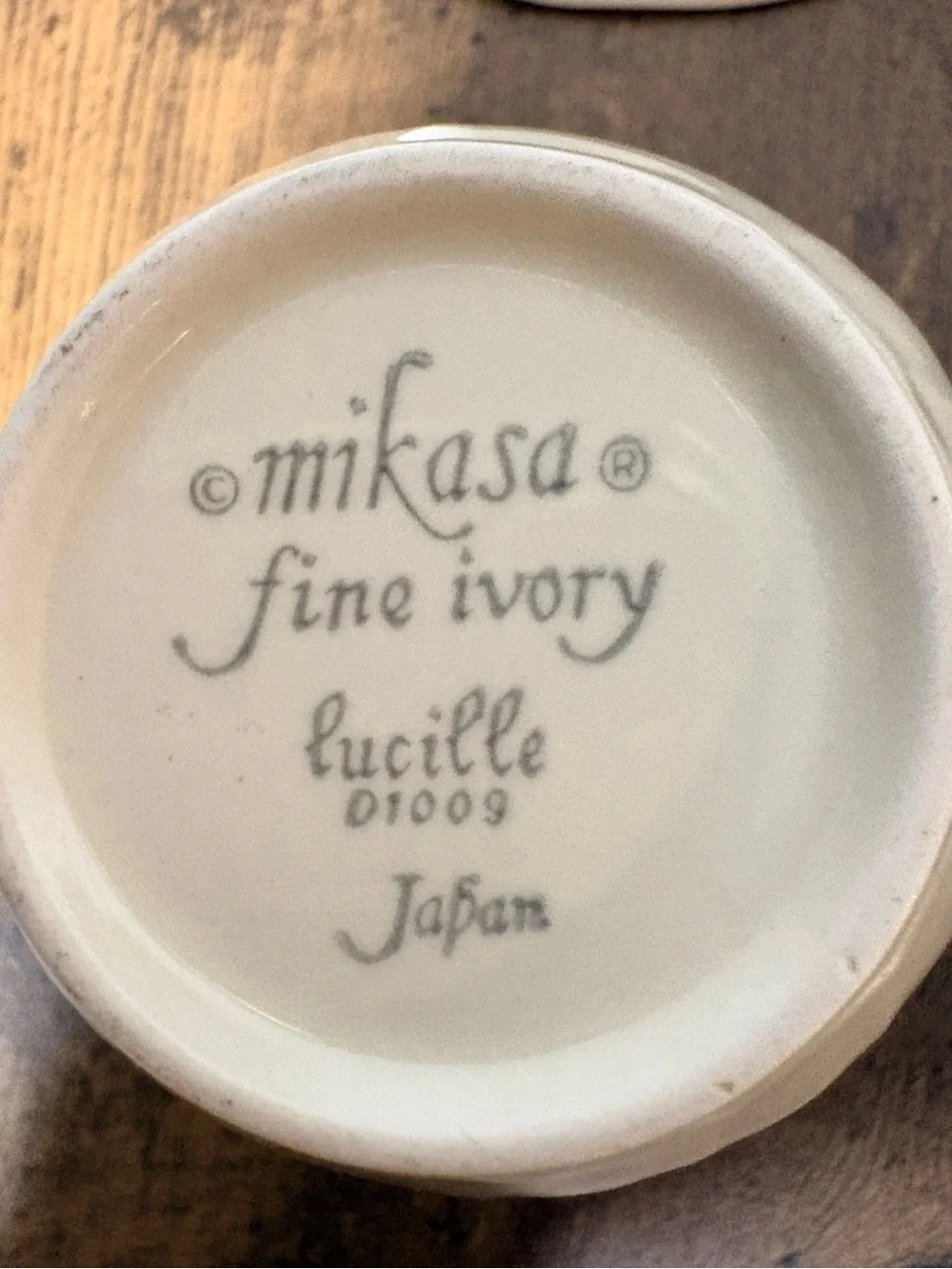 Mikasa Cream Lucille Floral Porcelain Teacup and Saucer Set of 4
